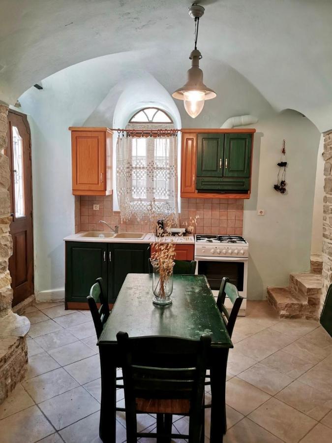 Yi Artistry 1-Bedroom Medieval Holiday House Kalamoti Exteriér fotografie