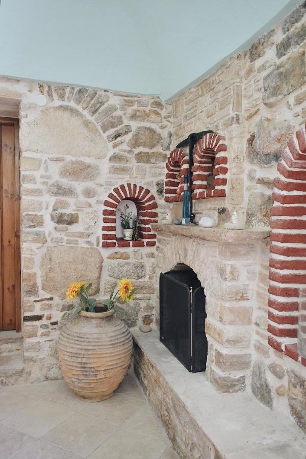 Yi Artistry 1-Bedroom Medieval Holiday House Kalamoti Exteriér fotografie