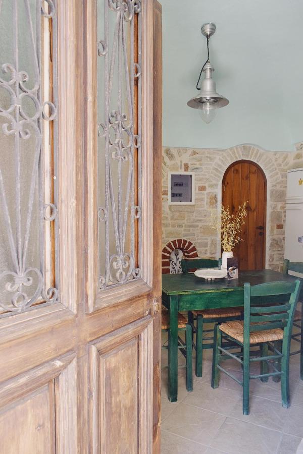 Yi Artistry 1-Bedroom Medieval Holiday House Kalamoti Exteriér fotografie
