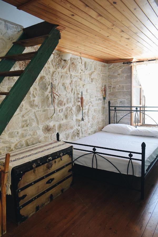 Yi Artistry 1-Bedroom Medieval Holiday House Kalamoti Exteriér fotografie