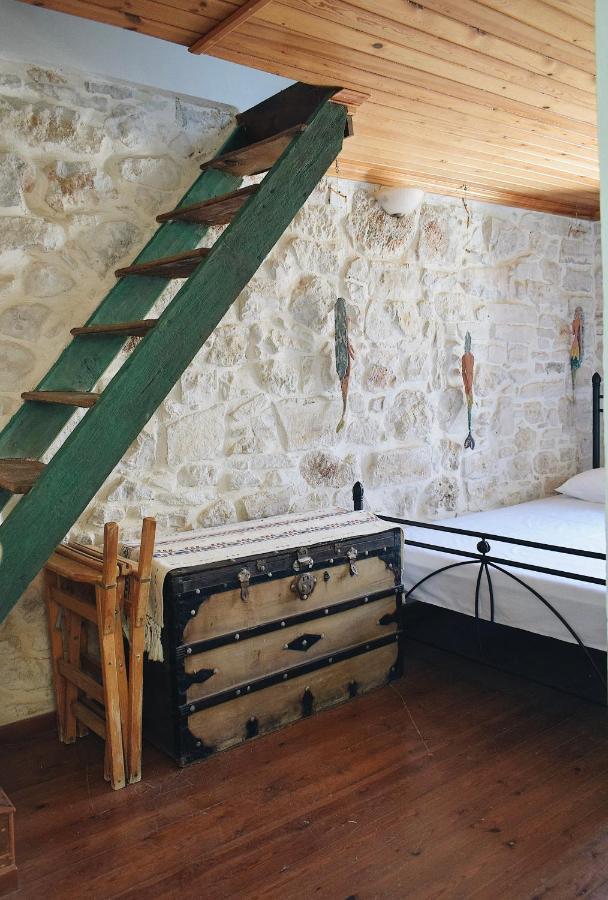 Yi Artistry 1-Bedroom Medieval Holiday House Kalamoti Exteriér fotografie