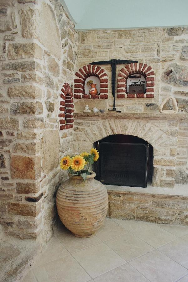 Yi Artistry 1-Bedroom Medieval Holiday House Kalamoti Exteriér fotografie