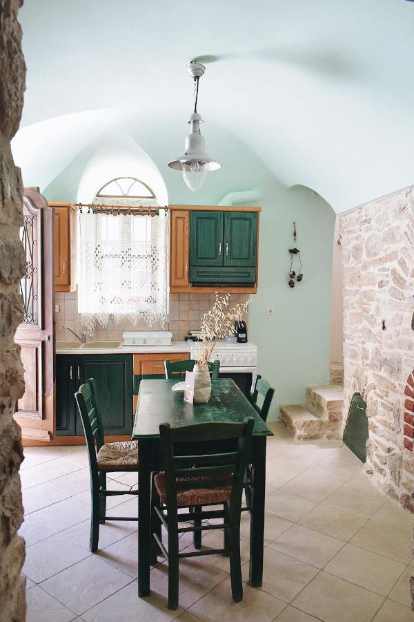 Yi Artistry 1-Bedroom Medieval Holiday House Kalamoti Exteriér fotografie