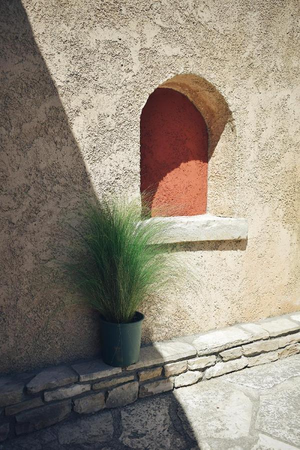 Yi Artistry 1-Bedroom Medieval Holiday House Kalamoti Exteriér fotografie
