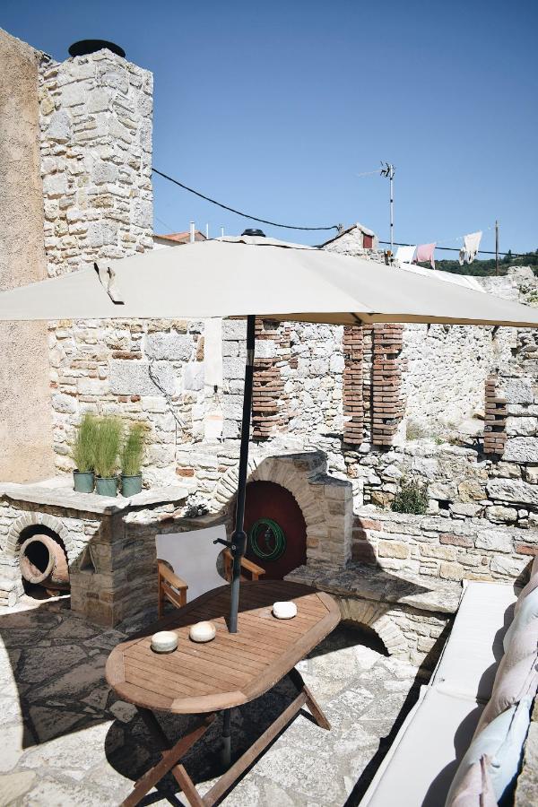 Yi Artistry 1-Bedroom Medieval Holiday House Kalamoti Exteriér fotografie