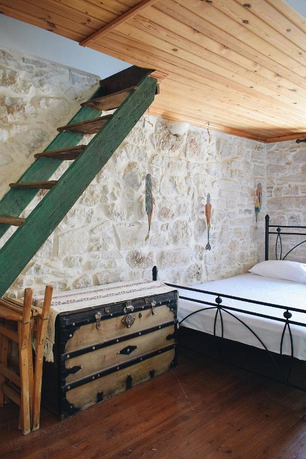 Yi Artistry 1-Bedroom Medieval Holiday House Kalamoti Exteriér fotografie